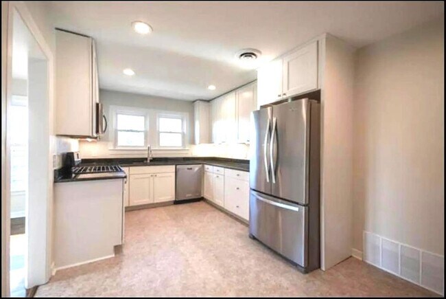 property at 1415 Newfield Ln
