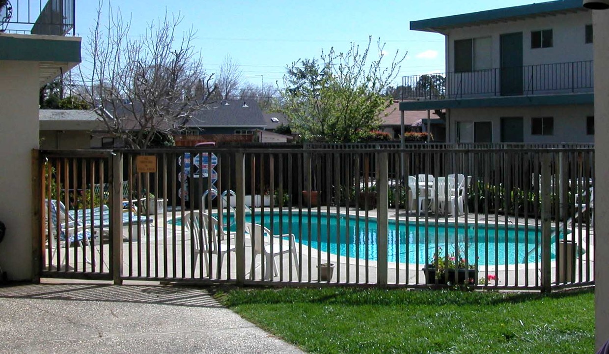 The Huntington Apartments in Mountain View, CA - Building Photo