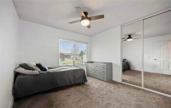 404 E Riverboat Way in Orange, CA - Foto de edificio - Building Photo