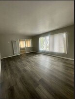 102-106 W Hill St in Long Beach, CA - Building Photo