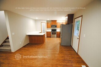 10019 3rd St NE in Lake Stevens, WA - Foto de edificio - Building Photo