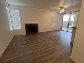 2402 Pleasant Way in Thousand Oaks, CA - Building Photo - Building Photo