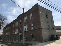 2402 S Clarence Ave in Berwyn, IL - Foto de edificio - Building Photo