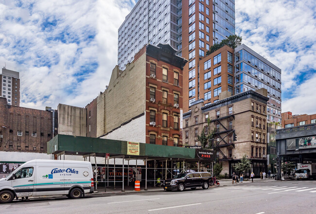 114 Tenth Ave in New York, NY - Building Photo - Building Photo