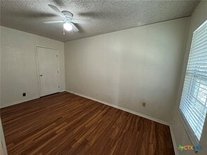 205 Wingate Ct in Seguin, TX - Building Photo - Building Photo