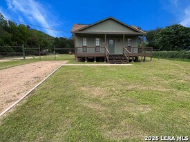 3385 Skyline Dr in Canyon Lake, TX - Building Photo
