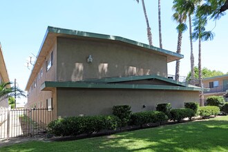 11641 Stuart Dr in Garden Grove, CA - Foto de edificio - Building Photo