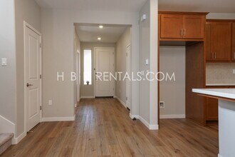 1038 Osprey Dr in Lathrop, CA - Foto de edificio - Building Photo