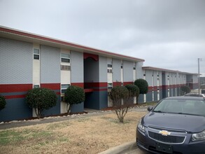 Pinnacle Rock Apartments in Little Rock, AR - Building Photo - Building Photo