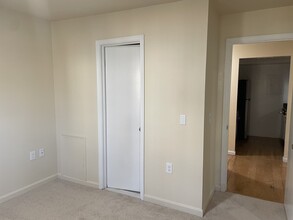 18308 Streamside Drive, Unit 103 in Gaithersburg, MD - Building Photo - Building Photo