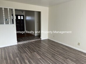 402 W Century Blvd in Lodi, CA - Building Photo - Building Photo