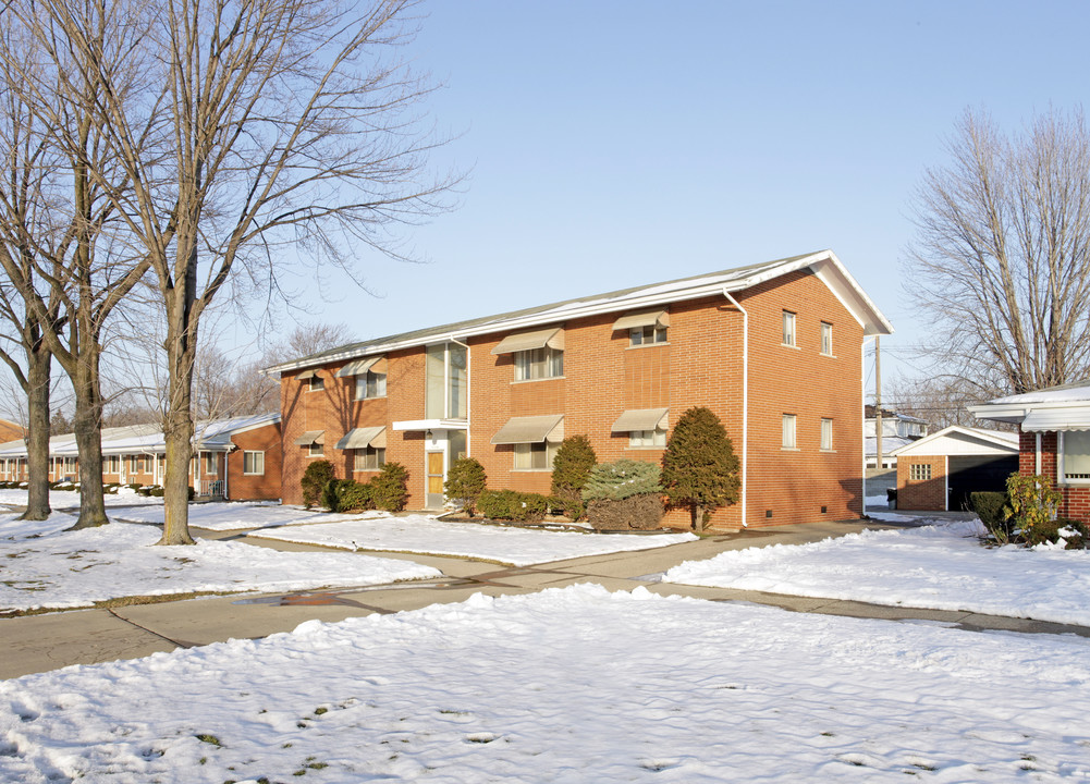 23248 Kelly Rd in Eastpointe, MI - Building Photo