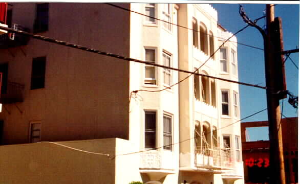 Louis Apartments in Burlingame, CA - Foto de edificio