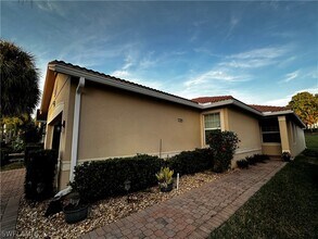 10547 Carolina Willow Dr in Ft. Myers, FL - Building Photo - Building Photo