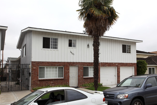 2401 E 5th St in Long Beach, CA - Foto de edificio - Building Photo