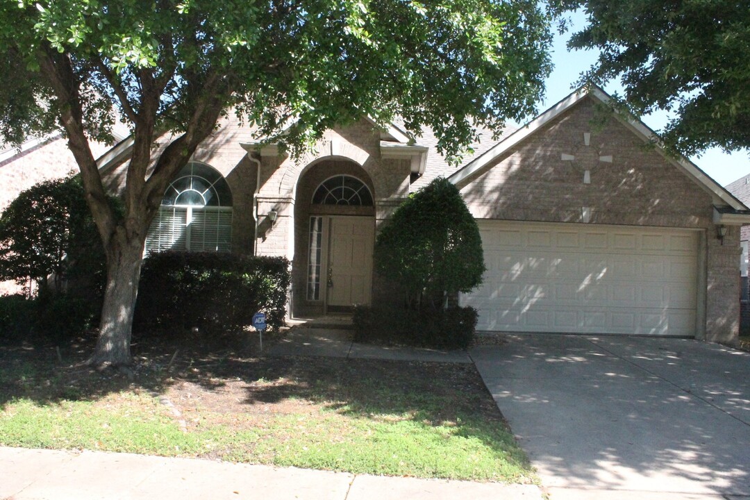 2450 Streamside Ct in Frisco, TX - Building Photo