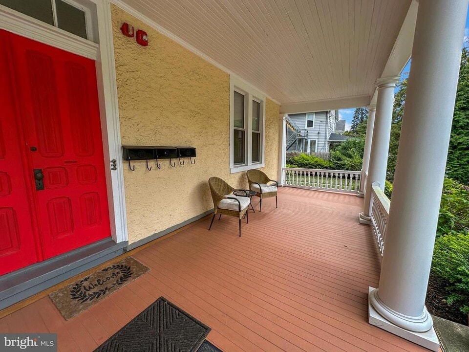 136 E Central Ave in Moorestown, NJ - Building Photo