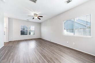 1561 Nichole Woods Dr in Houston, TX - Building Photo - Building Photo