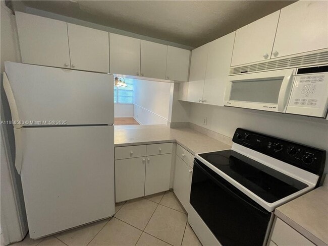 property at 9400 Live Oak Pl