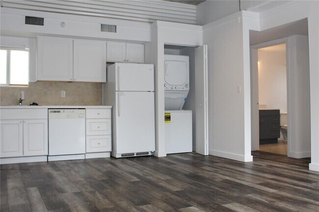 1255 NE 128th St, Unit 2 in North Miami, FL - Building Photo - Building Photo