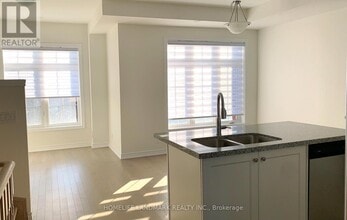 99 William Shearn Cres in Markham, ON - Building Photo - Building Photo