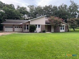 778 Live Oak Dr in Inez, TX - Building Photo