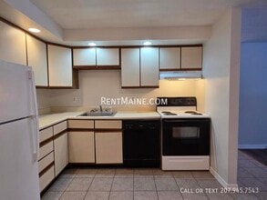 20 Tall Pines Dr in Lewiston, ME - Foto de edificio - Building Photo