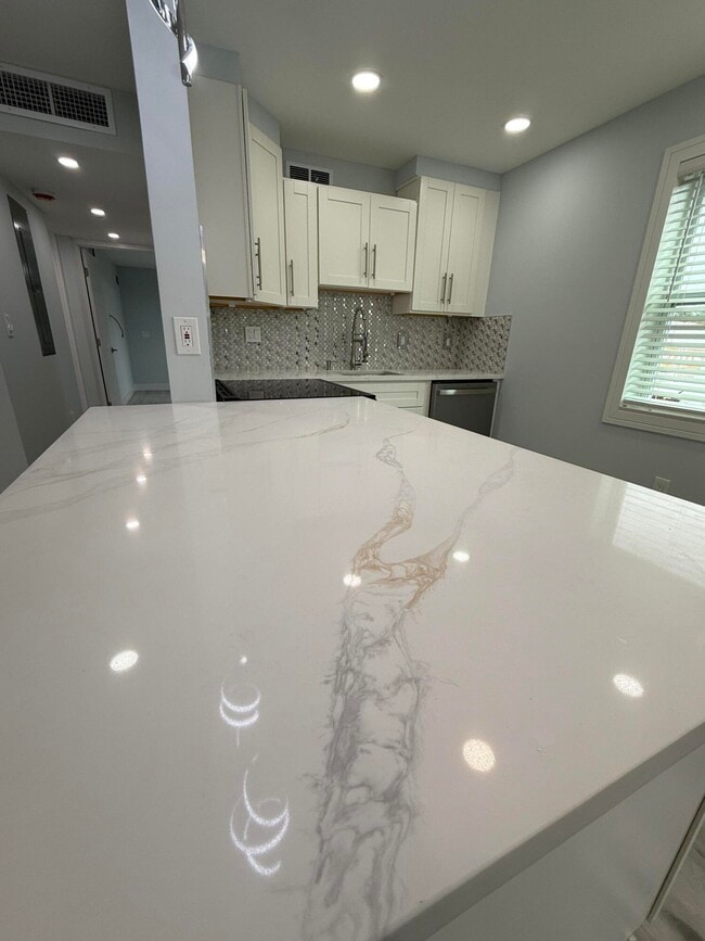 216 Normandy Ln in Delray Beach, FL - Building Photo - Building Photo