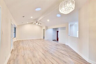 2120 Wychwood Dr in Austin, TX - Building Photo - Building Photo