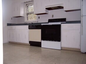 10 Hillside Ave, Unit 2 in Marblehead, MA - Building Photo - Building Photo