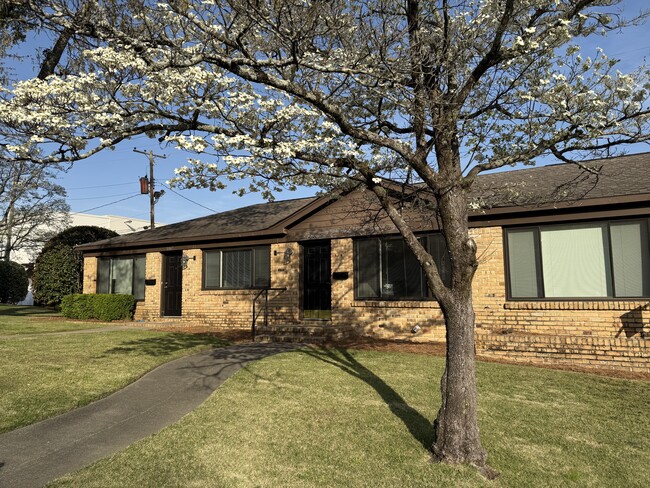 1877 Montclaire Ln, Unit 1877