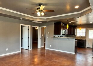 429 Quail Hollow Dr in Adkins, TX - Building Photo - Building Photo