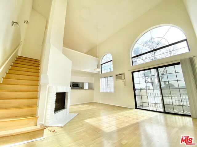 9801 Tabor St-Unit -201 in Los Angeles, CA - Building Photo - Building Photo