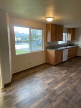 546 45th Pl NE in Salem, OR - Building Photo - Building Photo