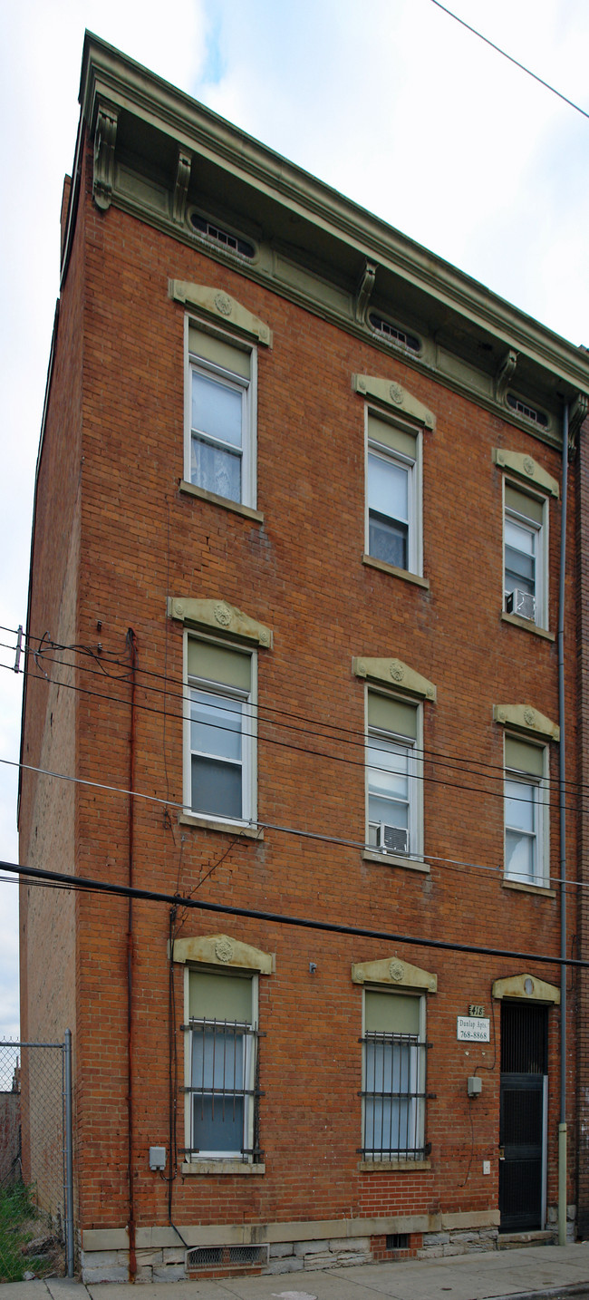 418 Wade St in Cincinnati, OH - Foto de edificio - Building Photo