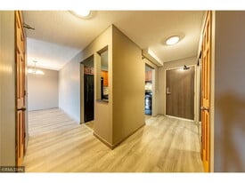 78 10th St E in St. Paul, MN - Building Photo