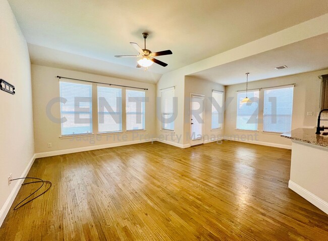 5644 Salt Springs Dr in Fort Worth, TX - Building Photo - Building Photo