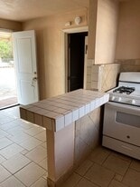 E. E Cleo Ave in Porterville, CA - Building Photo