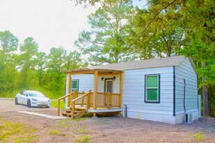 2 Lula Dr in Huntsville, TX - Building Photo