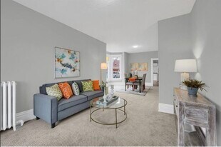 1055 7th St W, Unit Modern 2 bed 1 bath den in St. Paul, MN - Building Photo