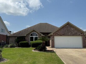 107 Highland Ave in Belle Chasse, LA - Building Photo