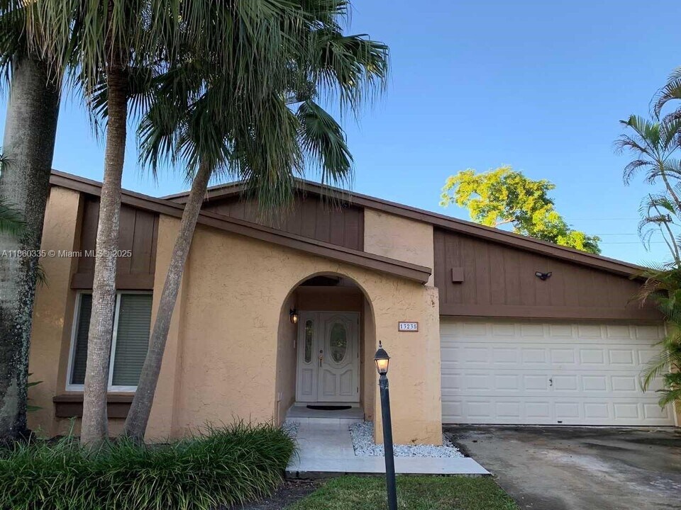 13235 SW 104th Terrace in Miami, FL - Building Photo