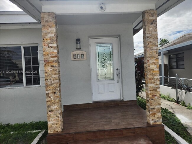 342 E 46th St in Hialeah, FL - Building Photo - Building Photo