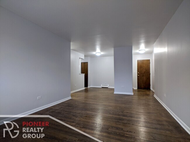 1054 W Hollywood Ave in Chicago, IL - Building Photo - Building Photo