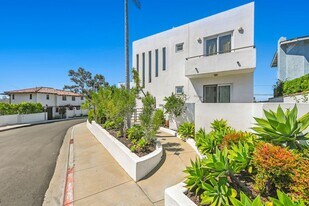 2700 Barnson Pl in San Diego, CA - Building Photo