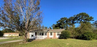 17 Cornell Ct in Jacksonville, NC - Building Photo