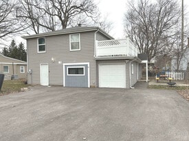 2604 Fair Oak Ln in McHenry, IL - Building Photo
