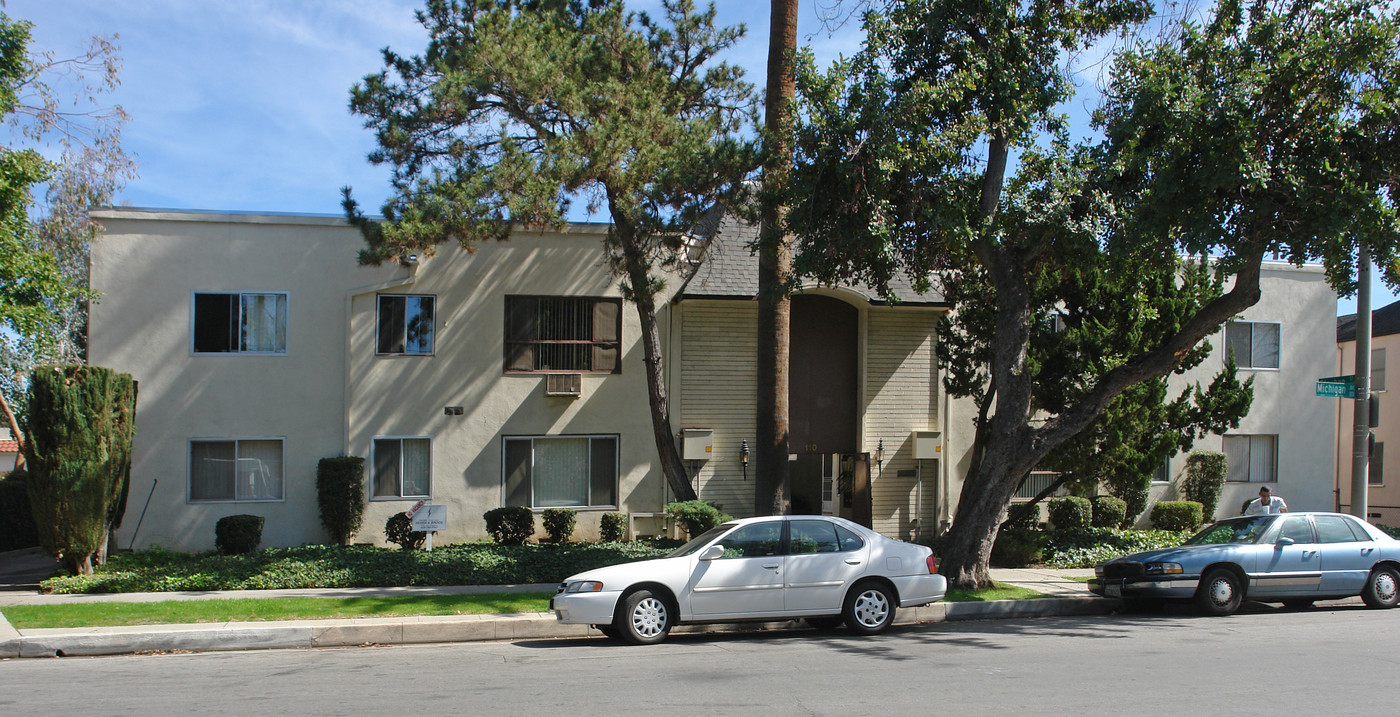 110 Michigan Ave in Pasadena, CA - Foto de edificio