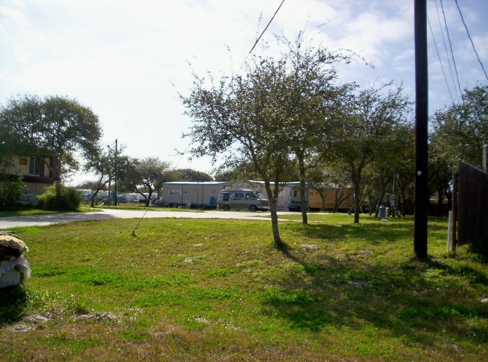 201 W Corpus Christi St in Rockport, TX - Building Photo