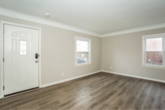 15710 Stephens Rd in Eastpointe, MI - Building Photo - Building Photo